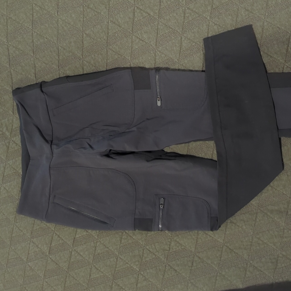 Athleta Headlands Hybrid Cargo leggings | Size 4 Olive Green